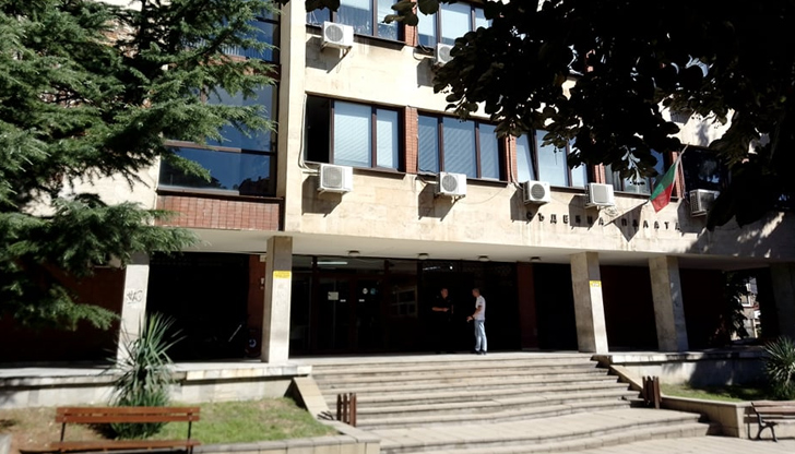 Нападателят е нанесъл удари с юмруци в главата на служителя