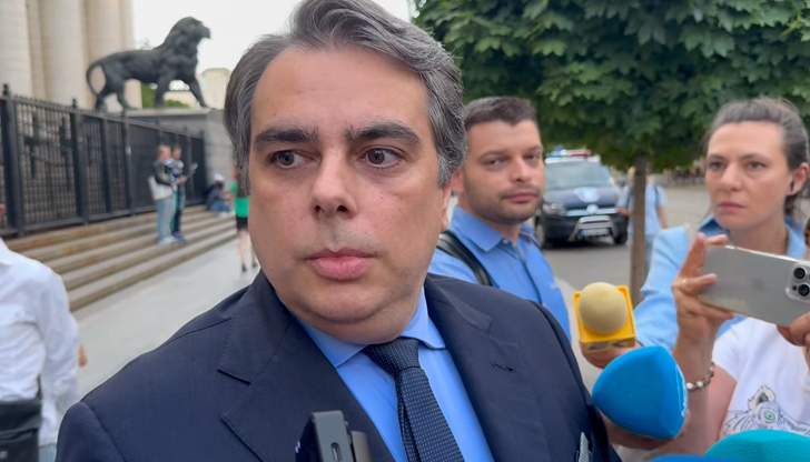 Председателят на ПП категорично отрича да е вземал пари и