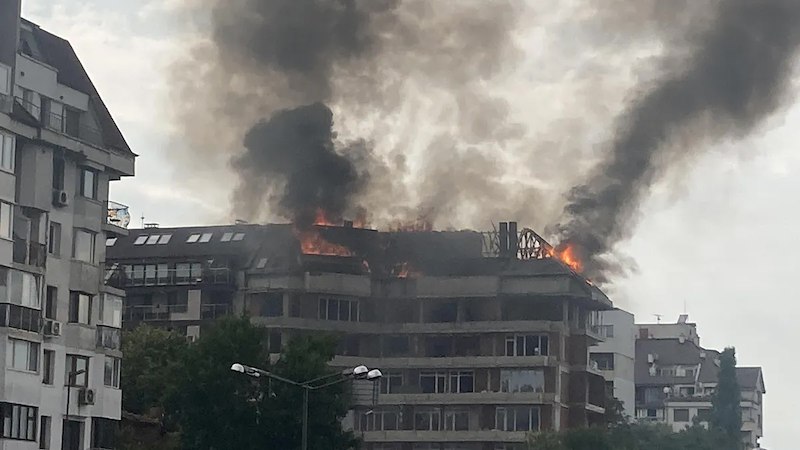 Евакуирани са хора от съседна сграда, булевард “Иван Гешов е