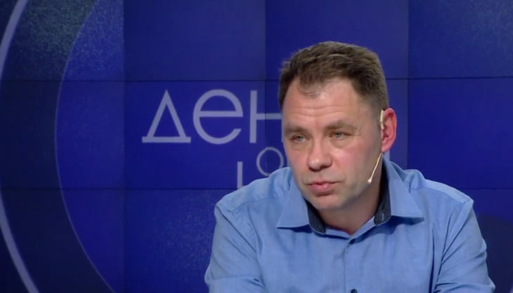 Икономически необосновано е. Тези хора обират курсовите разлики, обясни Борис