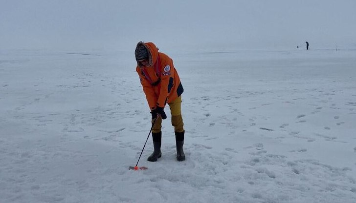 Британецът Джеймс Елиът-Скуайър триумфира с 16 удара за 33 секундиЗа