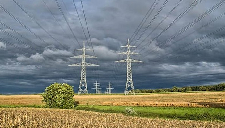 Изгорял съединителен мост остави стотици без ток в Борово, Бяла