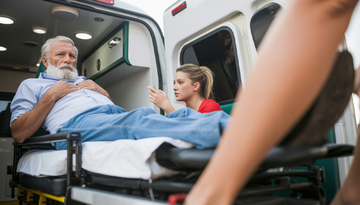 78-годишен от либийски произход се събуди в линейката и поиска