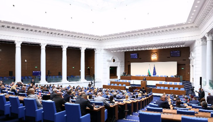 Парламентът решава окончателно за намаляване на таксите с 40%, въпреки