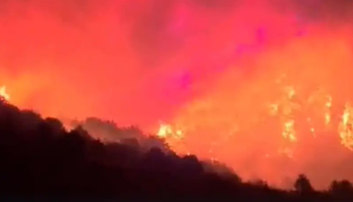 Около 400 души прекараха нощта в Сандански, пожарът продължава да