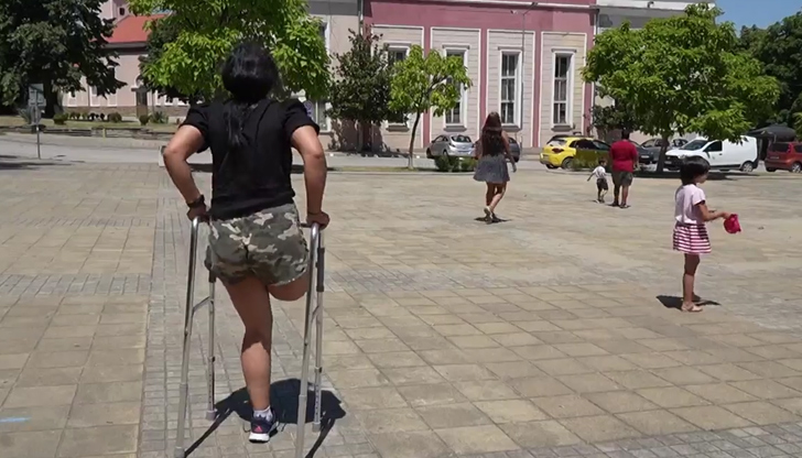 Майката на три деца ще може да проходи отново след