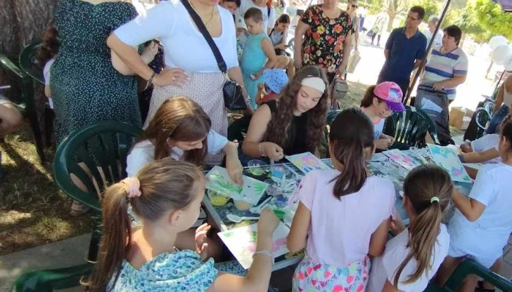 Безплатни арт работилници и изложба на рисунки от български деца