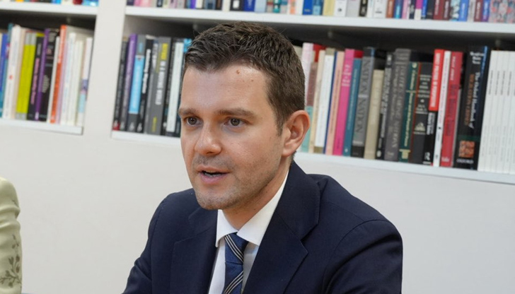 Никъде в Договора за приятелство с България не се споменават