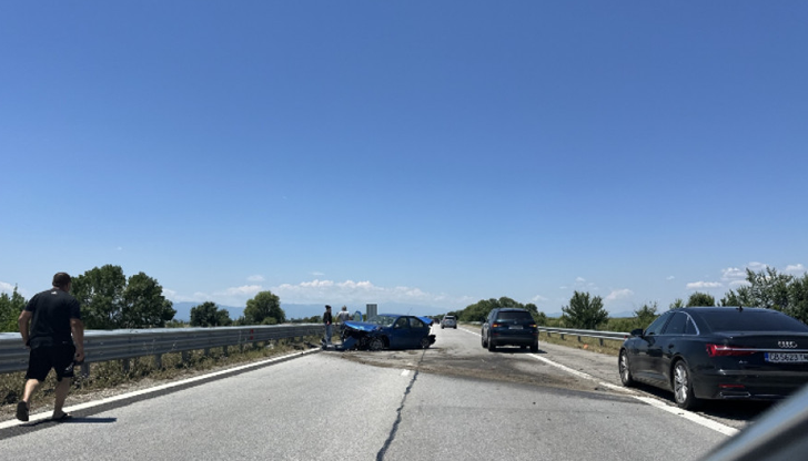 Образувани са тапи между 108-и и 113-и километър, има двама