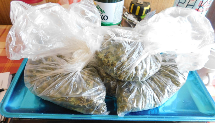 Мъжът е укривал наркотиците в жилища на територията на областта42-годишен