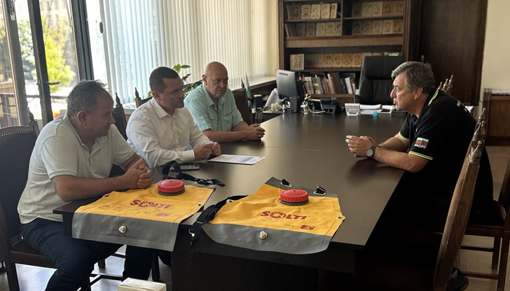 Пенчо Милков прие оборудване на стойност 2300 лева за справяне