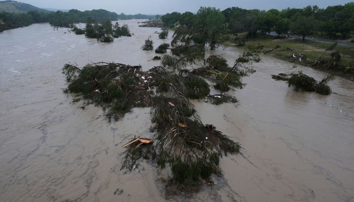 Сред загиналите са 15 деца, а 27 момичета от летен