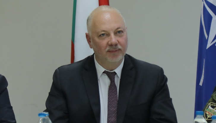 Изявлението идва в деня на призива на Пеевски за закриване