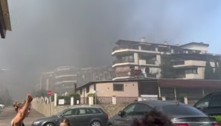 Хората започнаха да се евакуират от плажа заради над 30