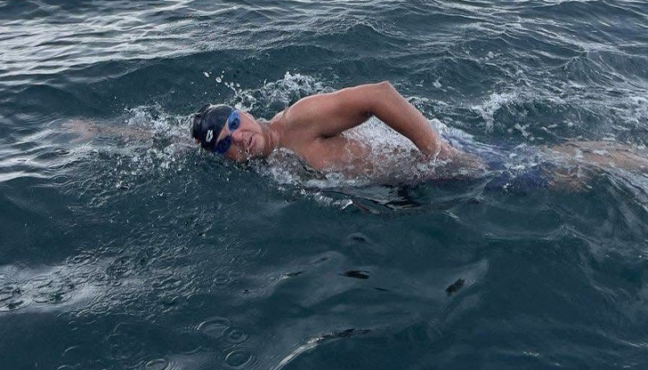 Плувецът достигна Шотландия с телесна температура от едва 21,4 градусаБългарският