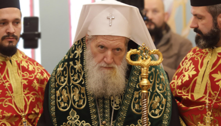 Предложението включва и поставяне на паметник в градинката пред храма