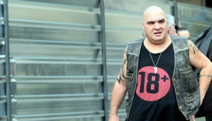 Звездата от Като две капки вода не може да се