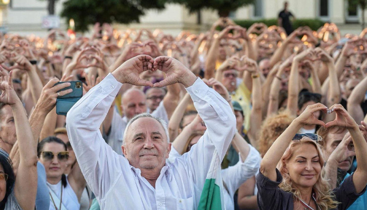 Днес сутринта бях при Благо в ареста. Дадох му снимката