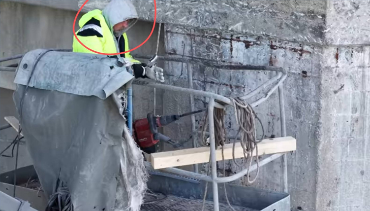 Снимките разкриват работници без каски и облеклоИван Белчев представи видео