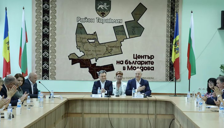 Правителството подготвя програма за деца от българската общност в МолдоваМинистър-председателят