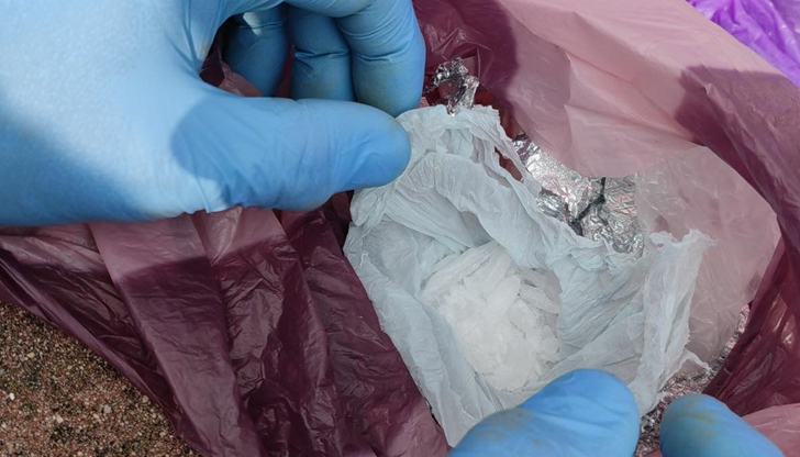 Полицията откри 30 грама метамфетамин и 80 грама марихуана при