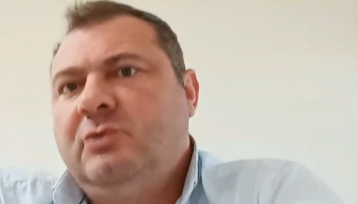 Най-добре е да се оттеглите назад с лице към него,