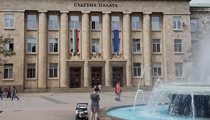 Термометърът показа над 42 градуса към 15:00 часа, докато абсолютният