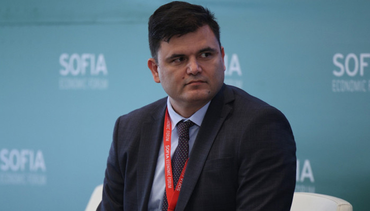 Лъчезар Богданов предупреждава за риск от закотвяне в средните доходи