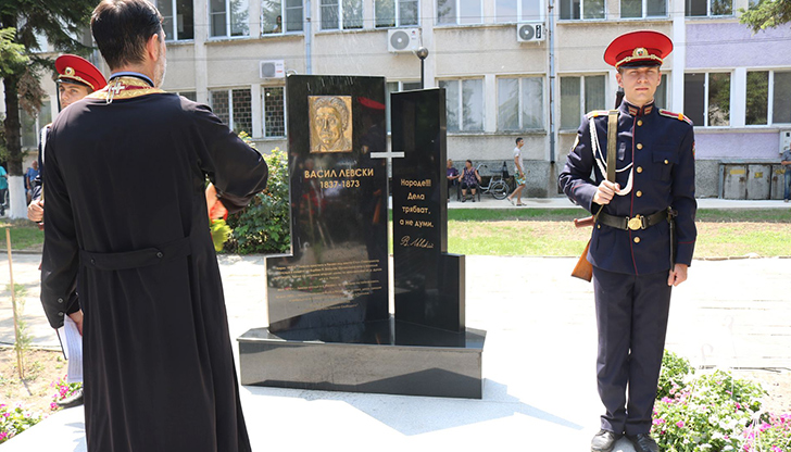 Барелефът на Апостола бе открит два дни преди отбелязването на