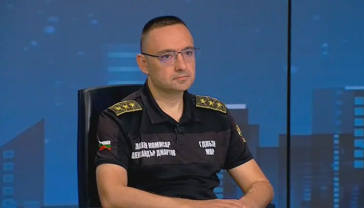 Пожарът в Средец е овладян, няма опасност за хората –