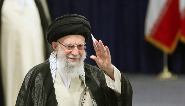 Първа публична поява на иранския върховен лидер след влизането в