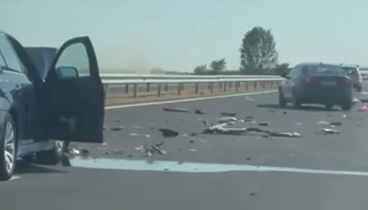 Движението се регулира на 228-ия километър, по-рано днес загинаха двама