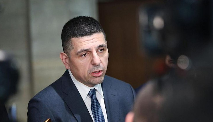 Съпредседателят на Да, България обвини ГЕРБ в ляв популизъмИма проблем