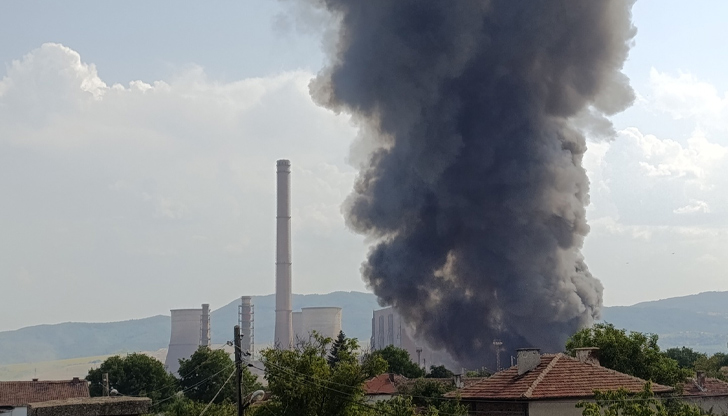 Инцидентът е в близост до Мало село, пожарникари от два