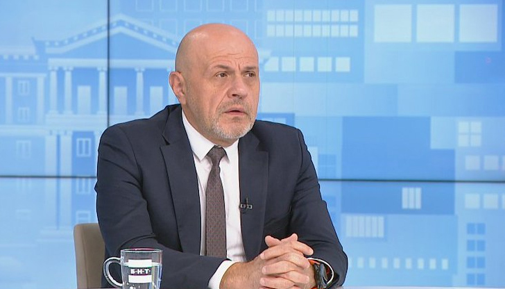 Вицепремиерът критикува Румен Радев за политизиране на дебата за летателната