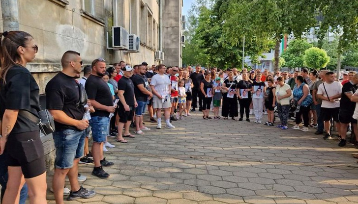 Близките искат справедливост след решението на съда да пусне 19-годишния