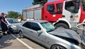 Автомобил на пожарната удари паркирани коли в Шумен