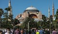 Посетителка предотврати опит за палеж в храма "Света София" в Истанбул
