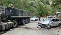 ​Лек автомобил се удари в камион край Варвара