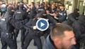 Спецполицаи изтласкаха протестиращите за секунди пред УМБАЛ "Канев"