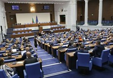 Основното възнаграждение става 7935 лева а с добавките някои народни