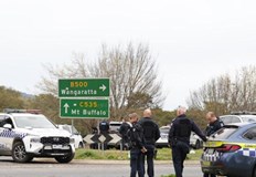 Властите описват случая като засада срещу правоохранителните органиДвама австралийски полицаи