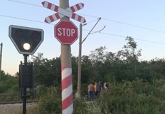 Шофьорът успя да излезе от автомобила преди удара няма пострадалиТоварен