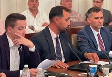 ПП ДБ обвини управляващите в предварително уговорени решения докато очаква гласуване