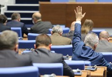 Парламентът раздаде милиони безотчетни пари на депутатитеБлизо 5 милиона лева