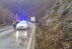 Сблъскаха се три автомобила край Мишеморков хан сред ранените има