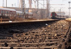 Няма жертви при инцидента движението на влакове е временно преустановено