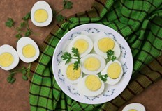 Опровергани са популярни митове за холестерола и жълтъкаДълго време яйцата