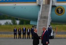 Американският и руският президент се ръкуваха на червения килим в