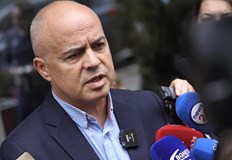 Непокорна България обвини социалистите в унищожаване на държавните железнициОстра политическа